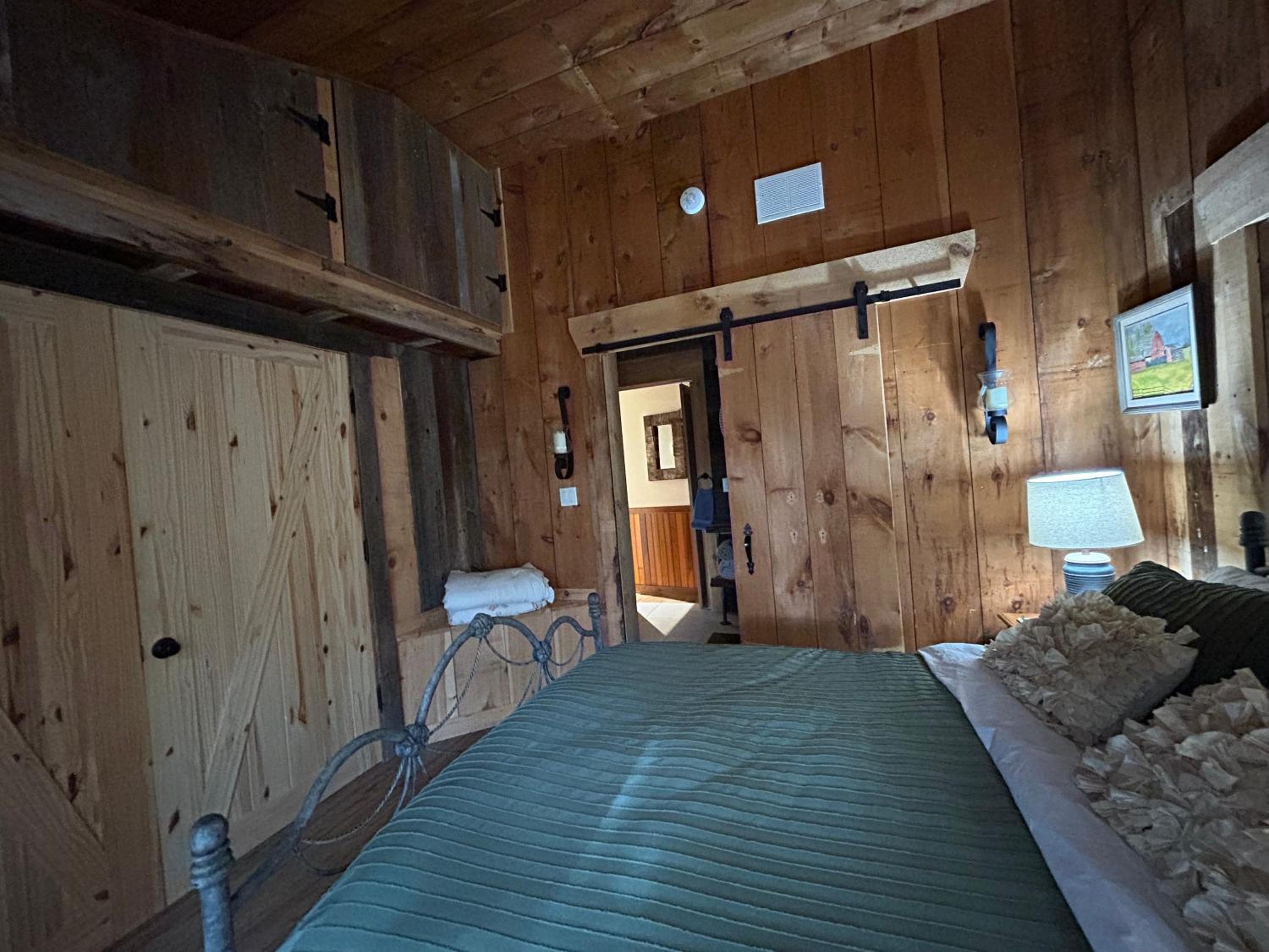 Cozy Guest House close to Wasaga Beach & Blue Mtn