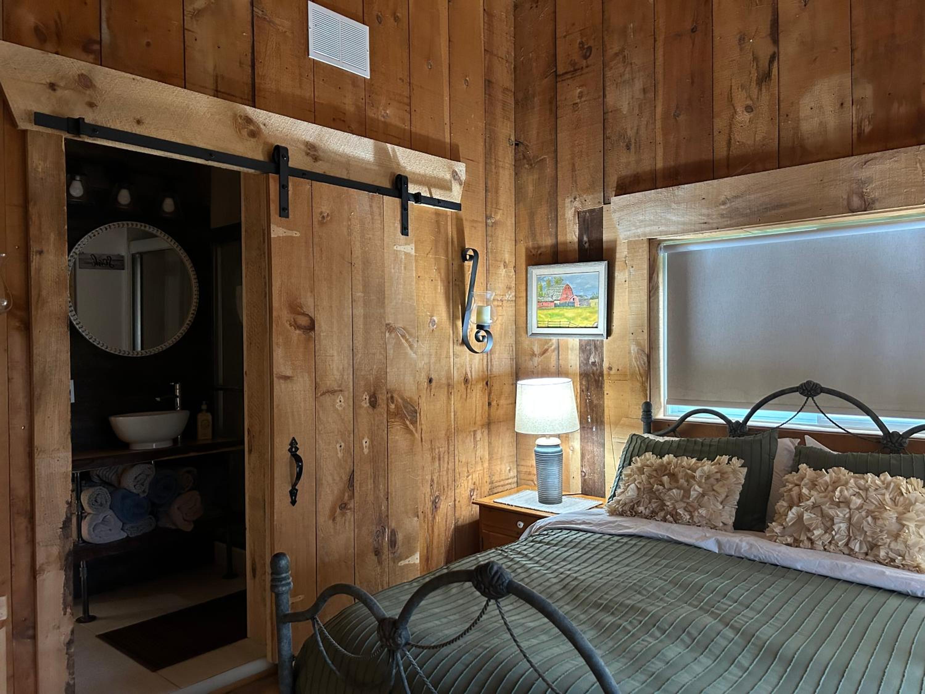 Cozy Guest House close to Wasaga Beach & Blue Mtn