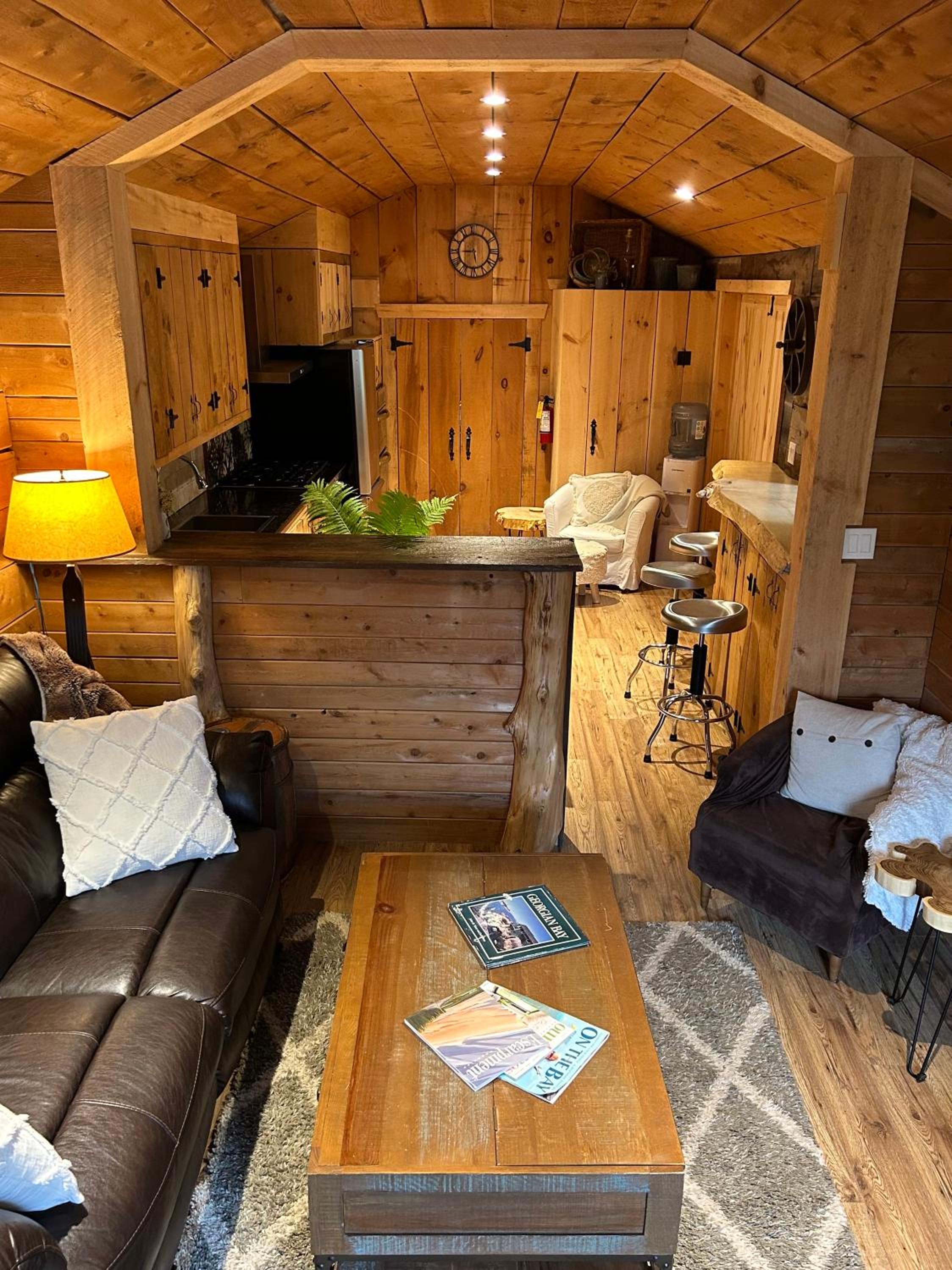 Cozy Guest House close to Wasaga Beach & Blue Mtn