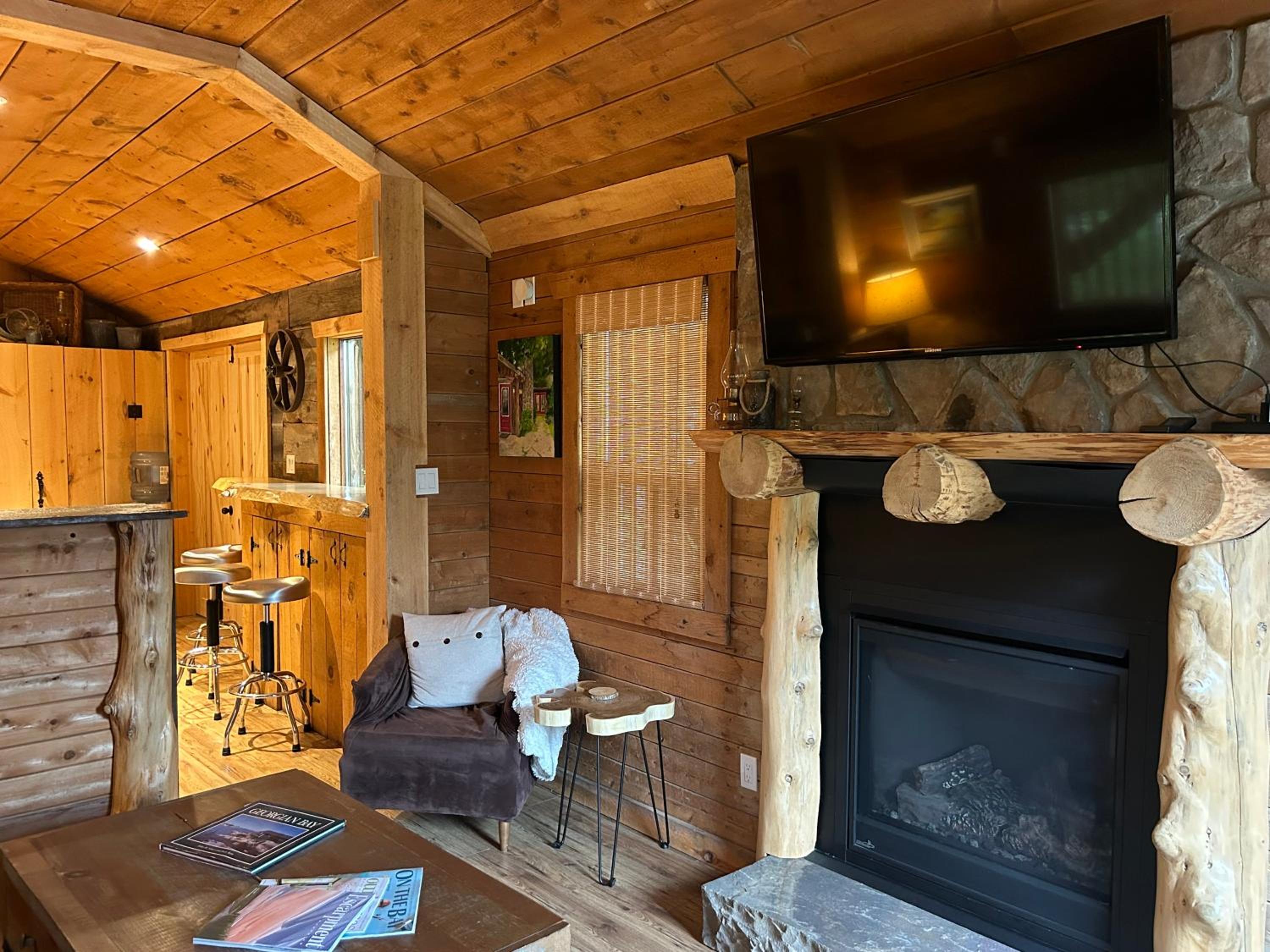 Cozy Guest House close to Wasaga Beach & Blue Mtn