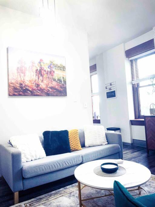 2Br Unit W/ Cinema Room in Nulu view 3