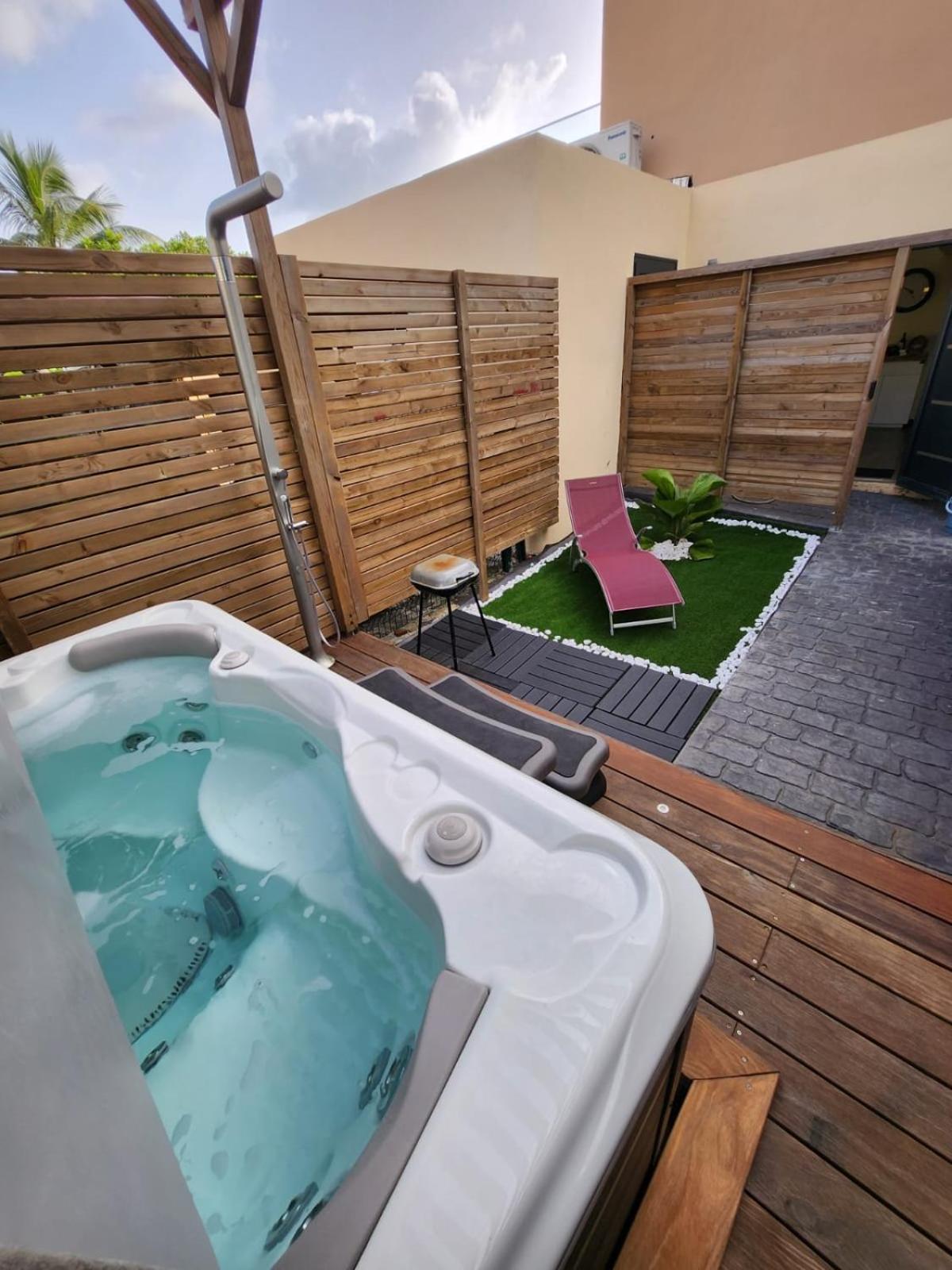 Villa Pheron - De standing - Jacuzzi 5 Personnes
