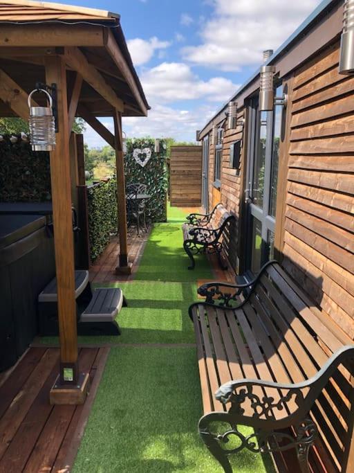 Couple’s Lodge With Hot Tub view 2