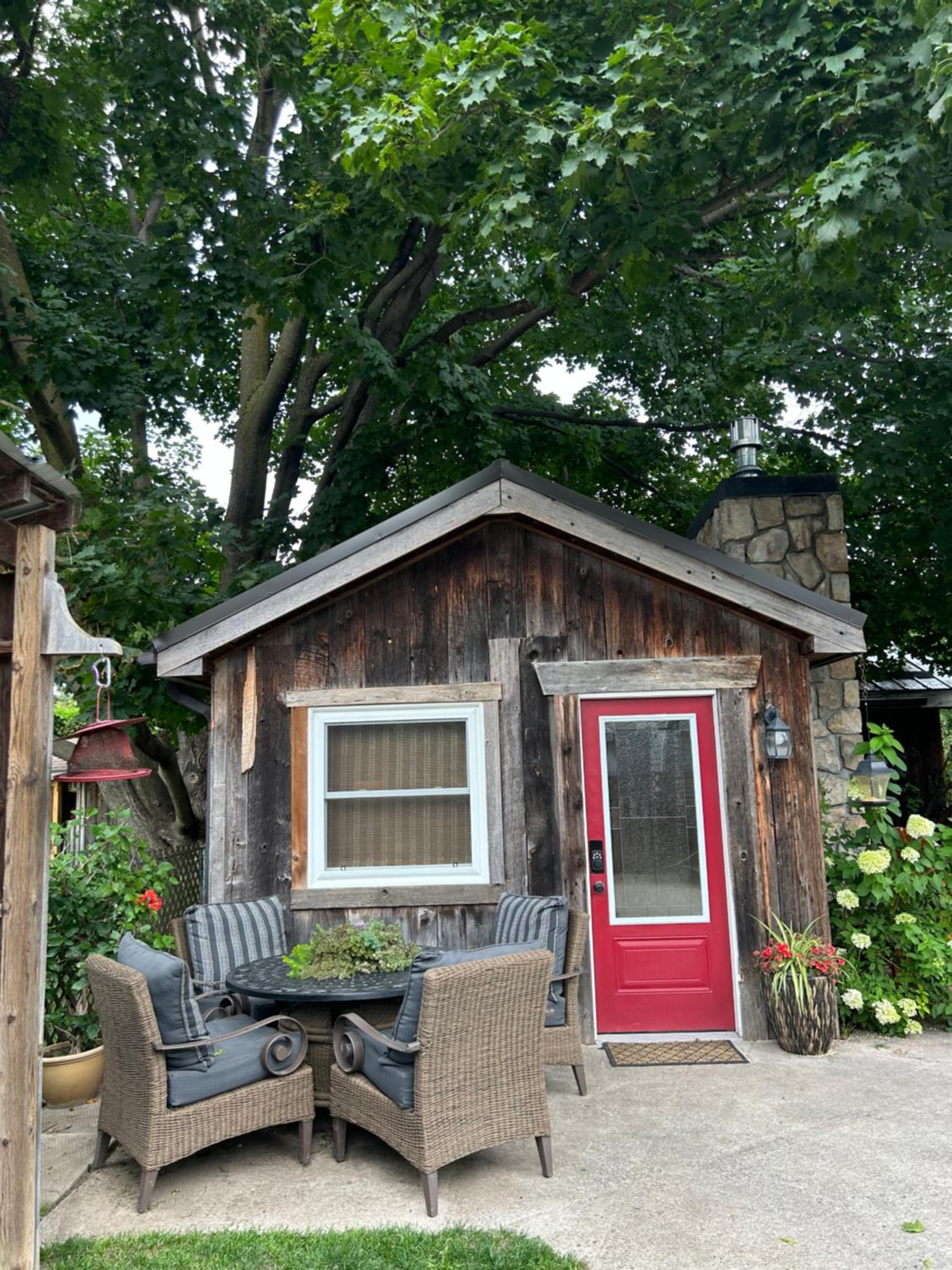 Cozy Guest House close to Wasaga Beach & Blue Mtn