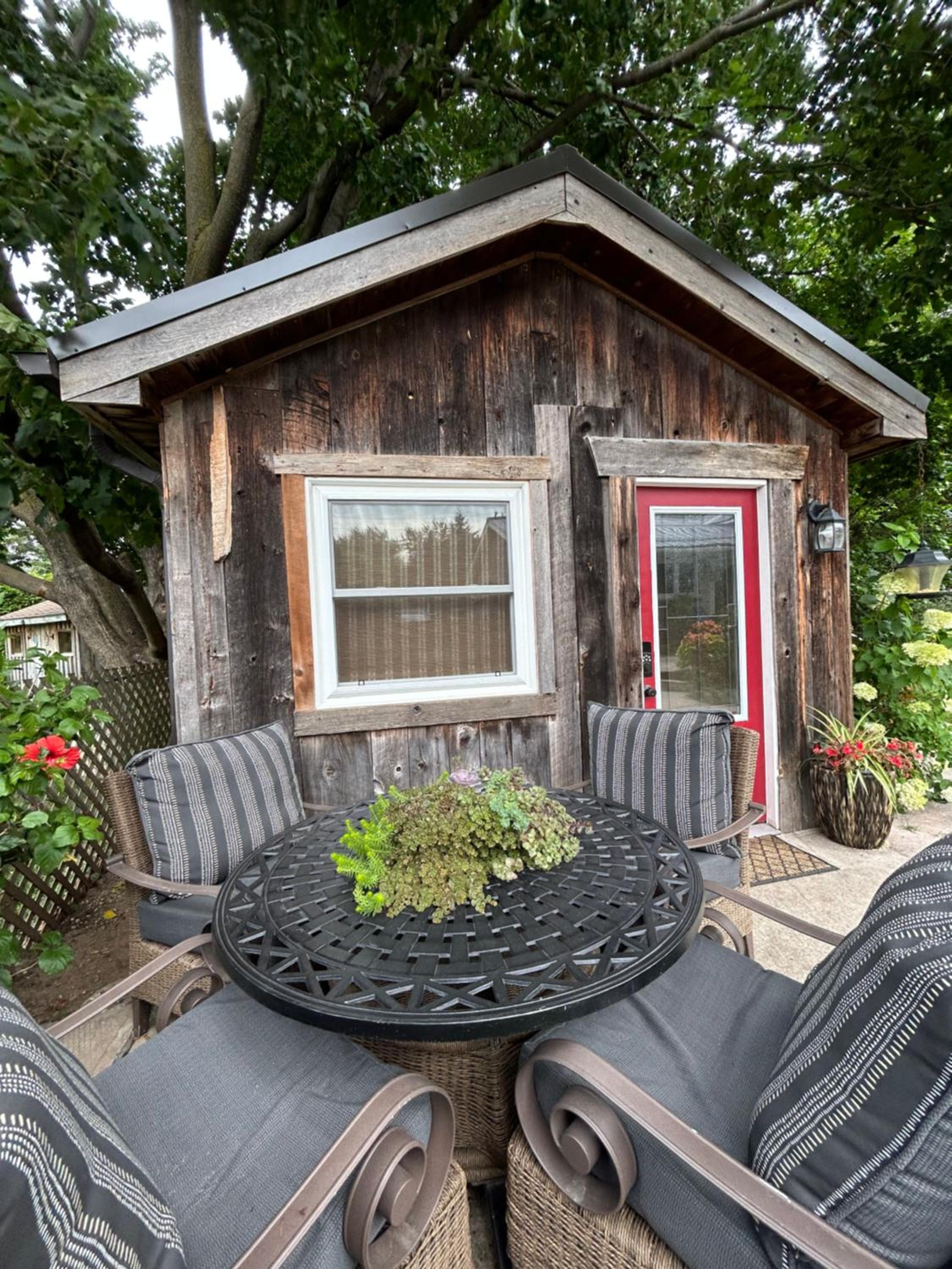 Cozy Guest House close to Wasaga Beach & Blue Mtn