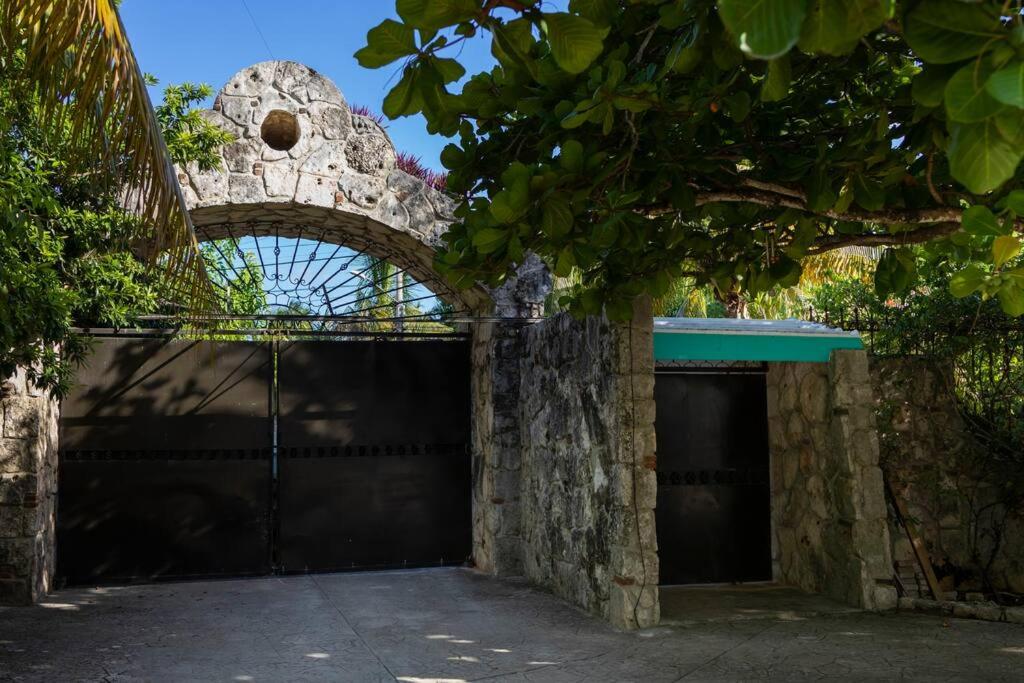 Cancun Family ideal Villa, private pool and garden