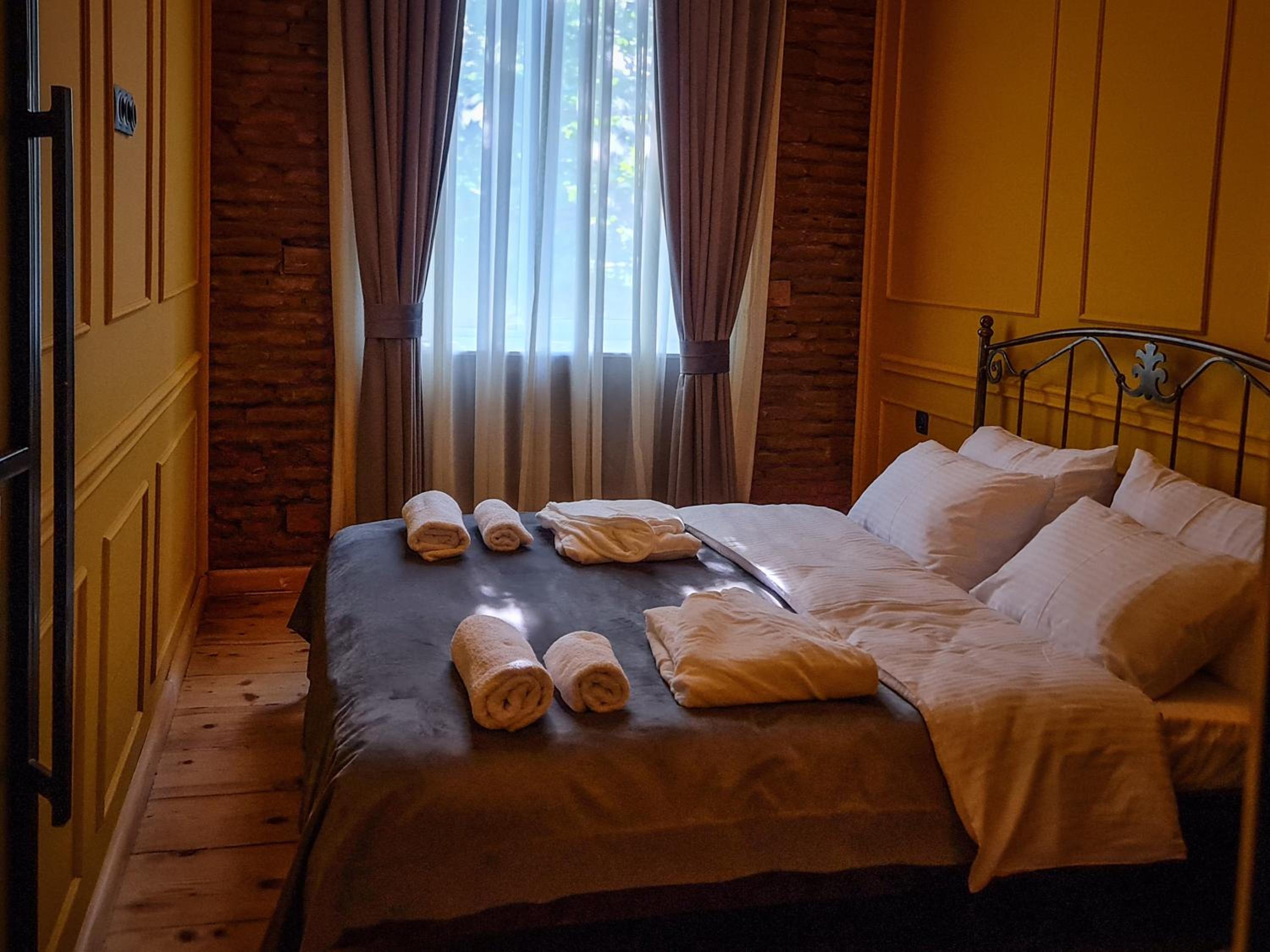 Top Floor Apartment+Balcony in sololaki / Room 25 view 4