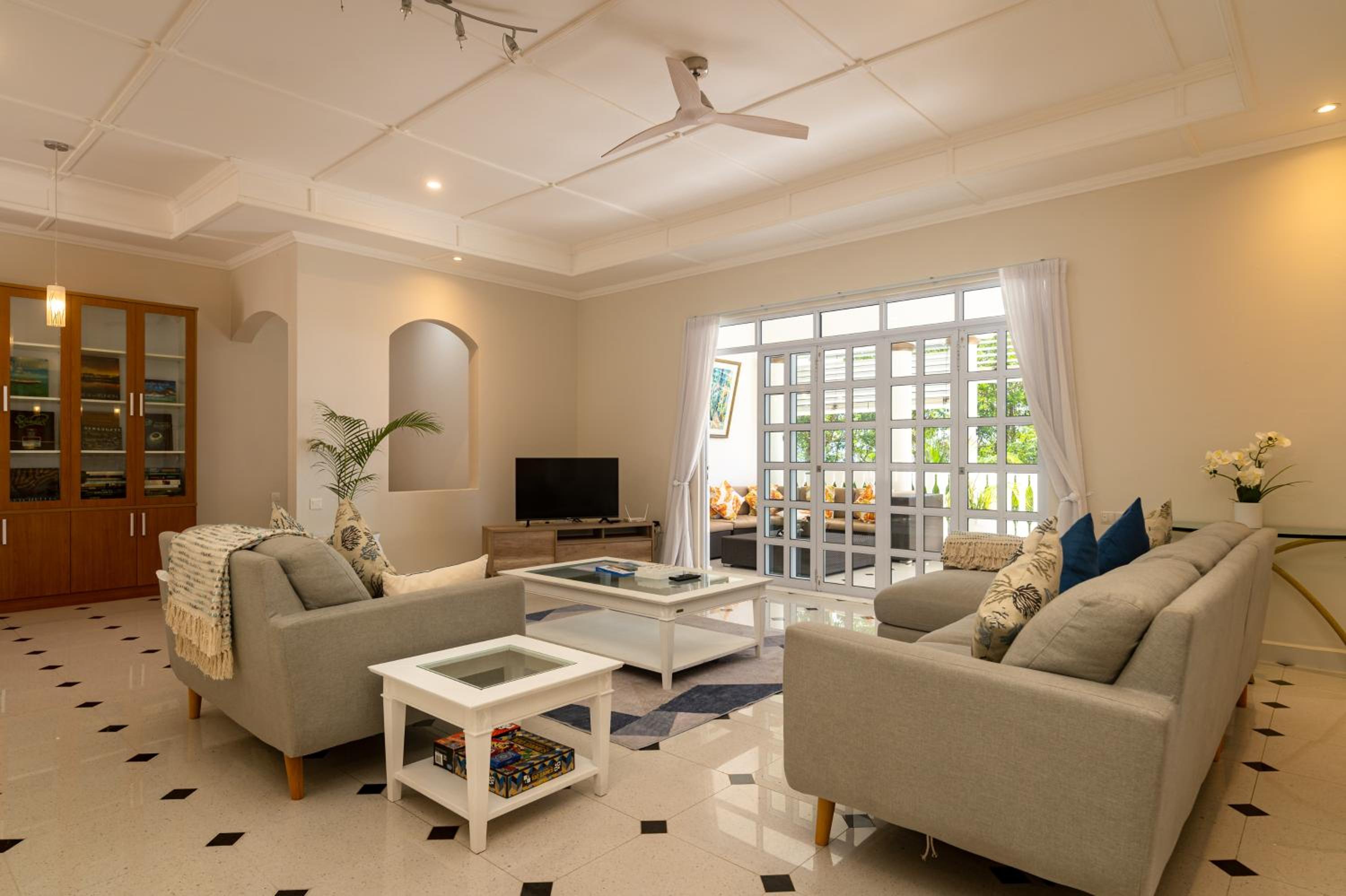 2 Bed Villa - Sleeps 4 - Pets - Pool - Garden