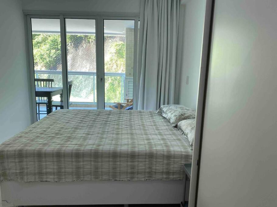 Apartamento amplo e acesso à praia