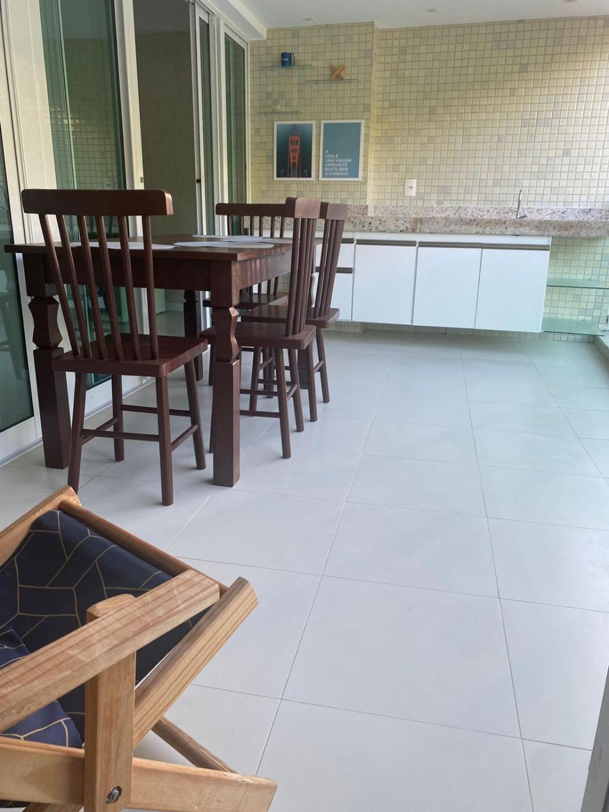 Apartamento amplo e acesso à praia