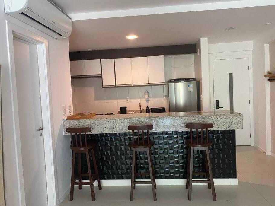 Apartamento amplo e acesso à praia