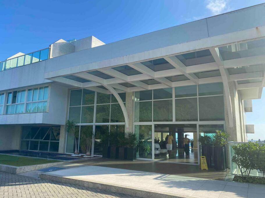Apartamento amplo e acesso à praia