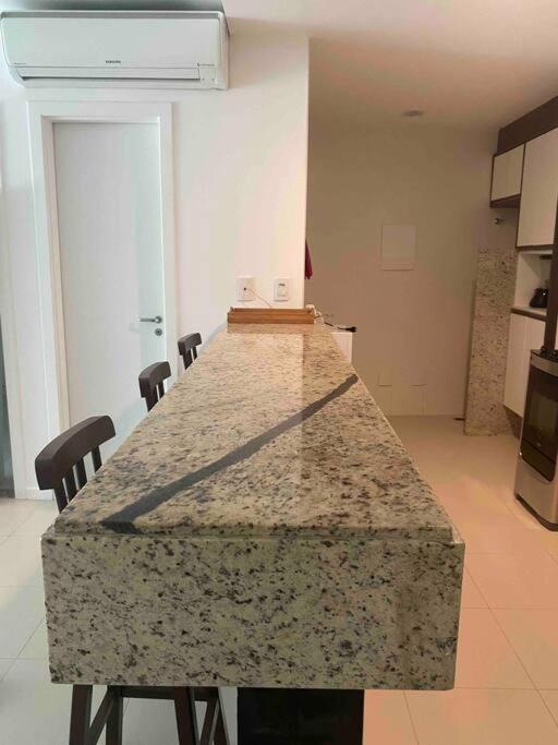 Apartamento amplo e acesso à praia