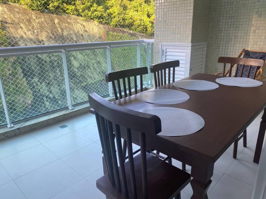 Apartamento amplo e acesso à praia