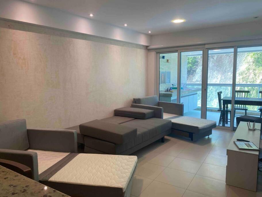 Apartamento amplo e acesso à praia