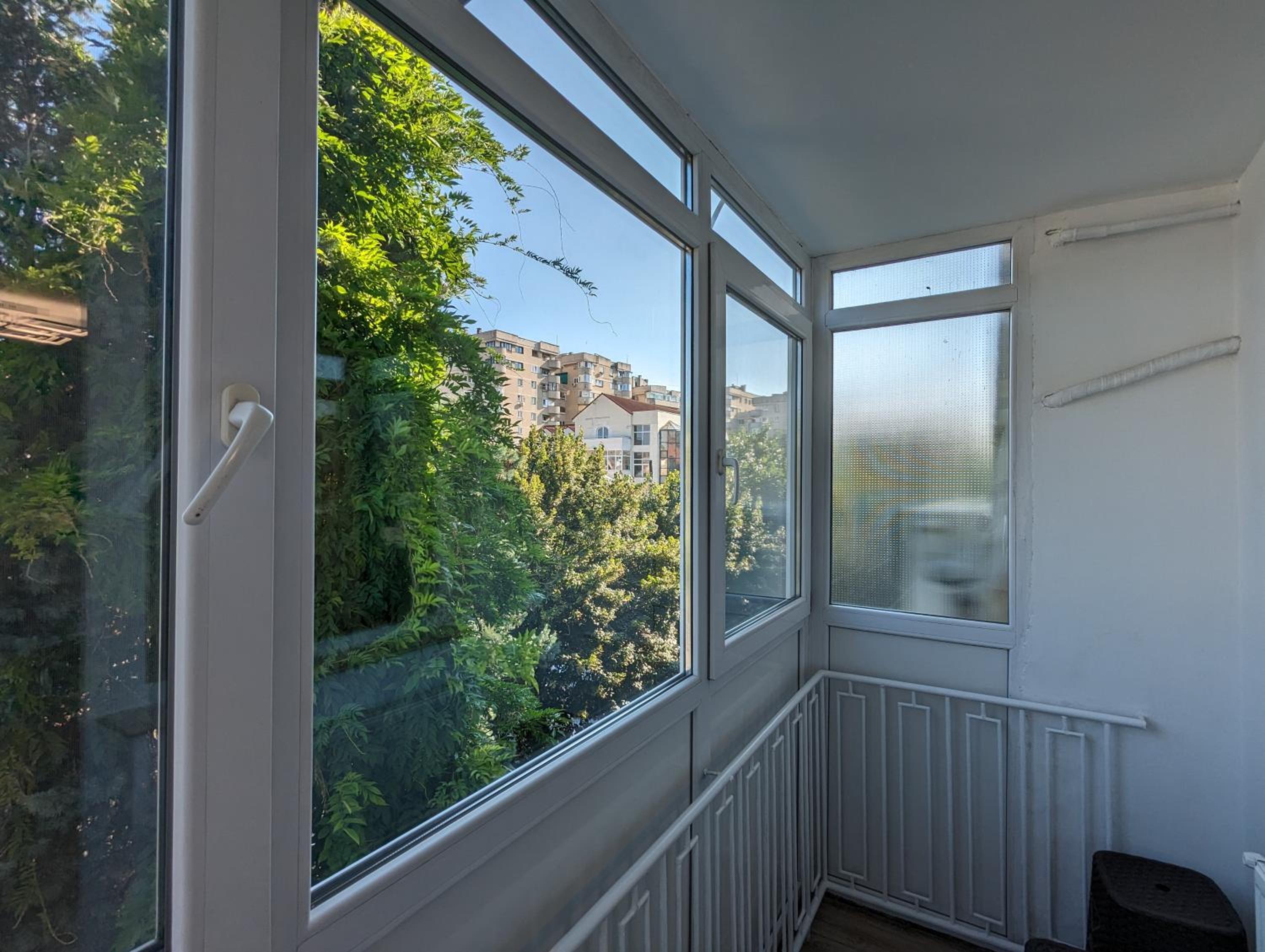 Hotel Cozy Modern Apartment Km 0 Craiova - Image 1