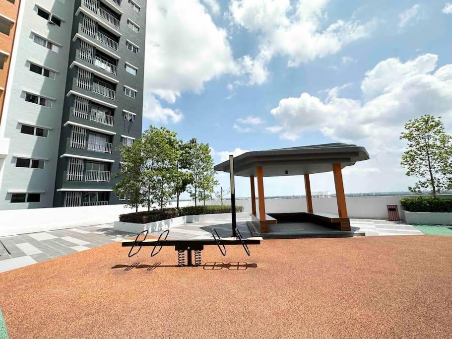 Premium Lodge KLIA-Sleek & Stylish Staycation Home photo 2