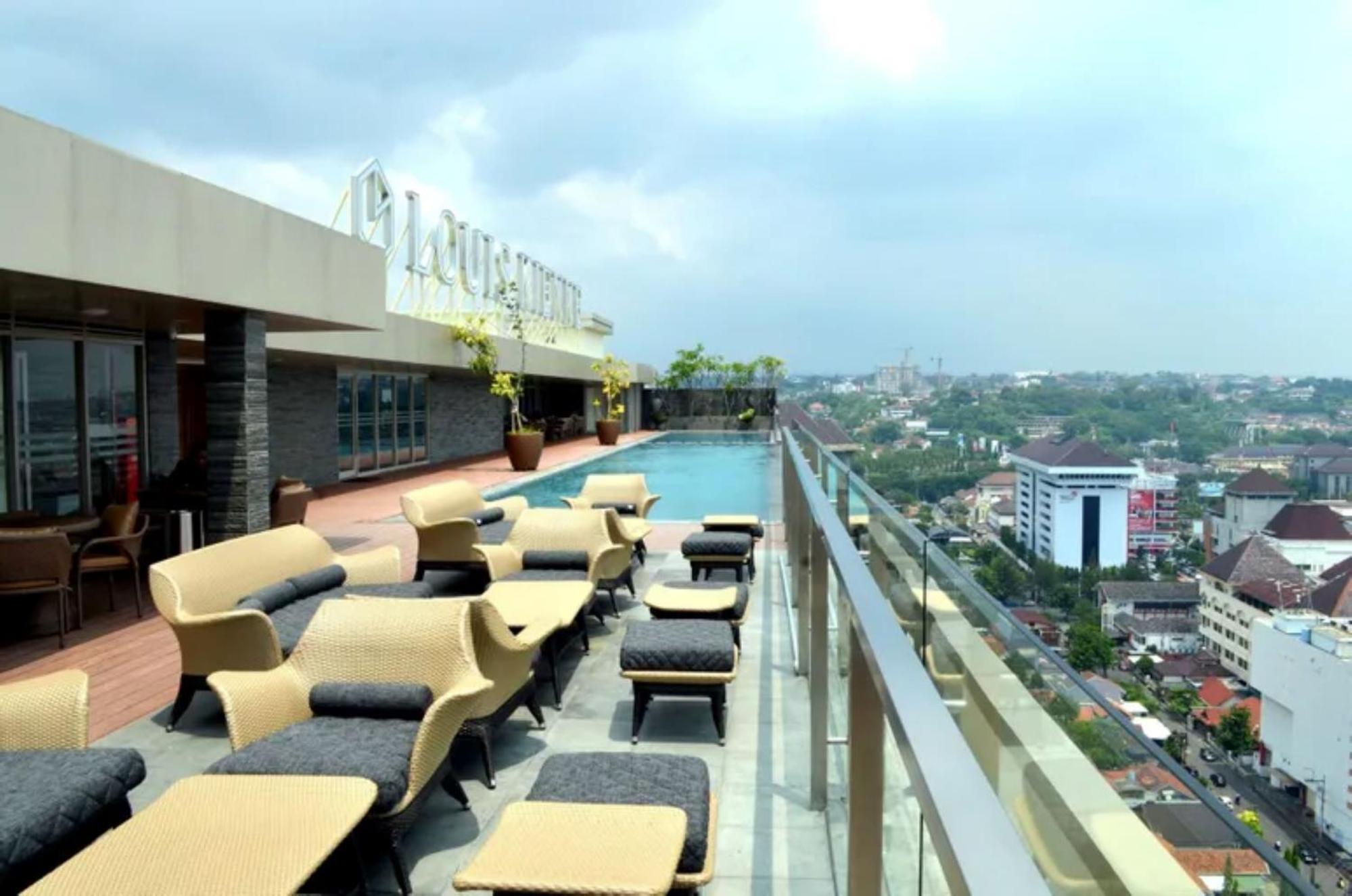 Channel Stay Warhol Simpang Lima Semarang view 5