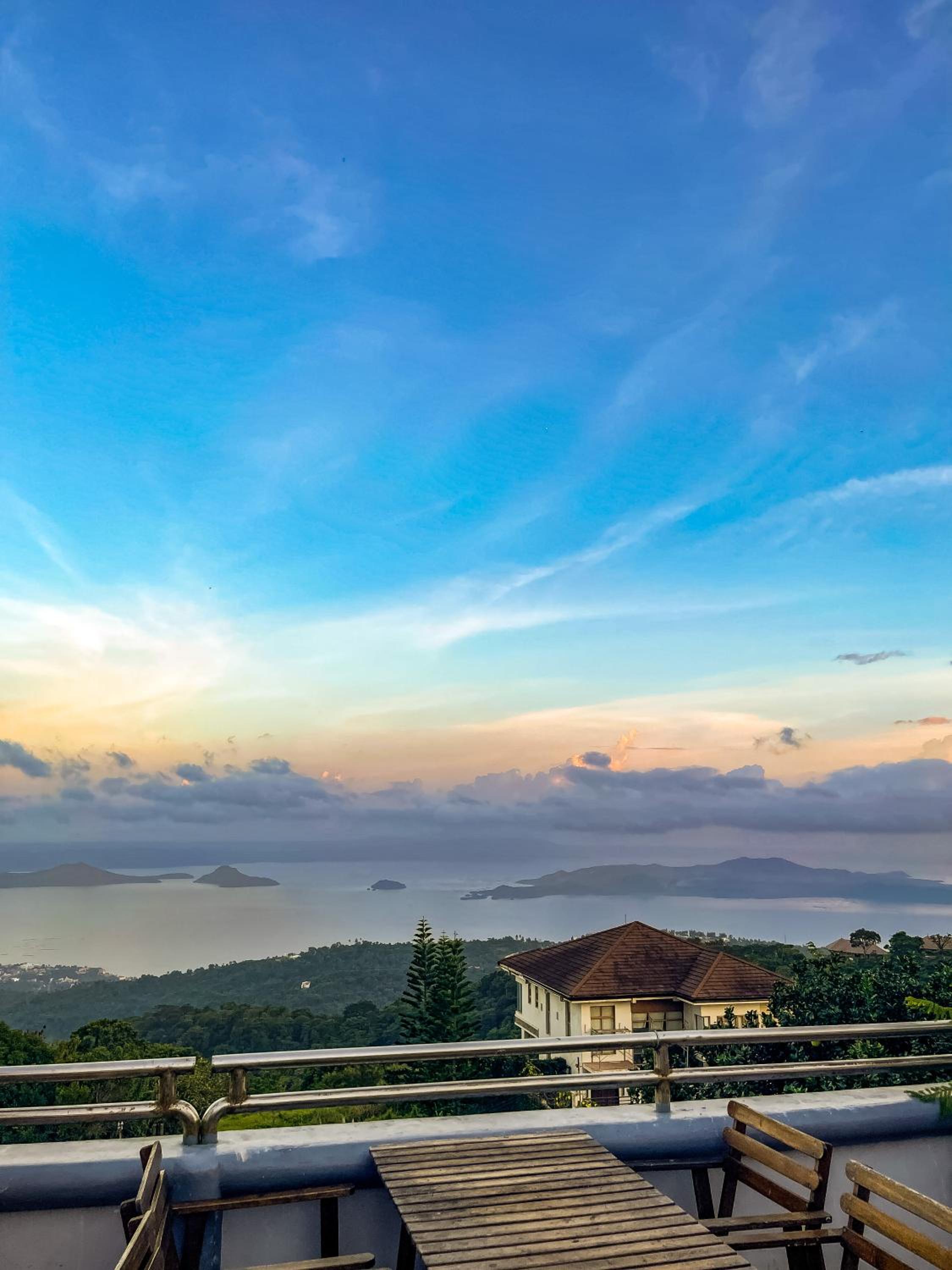 Overlooking House in Tagaytay with Swimming Pool