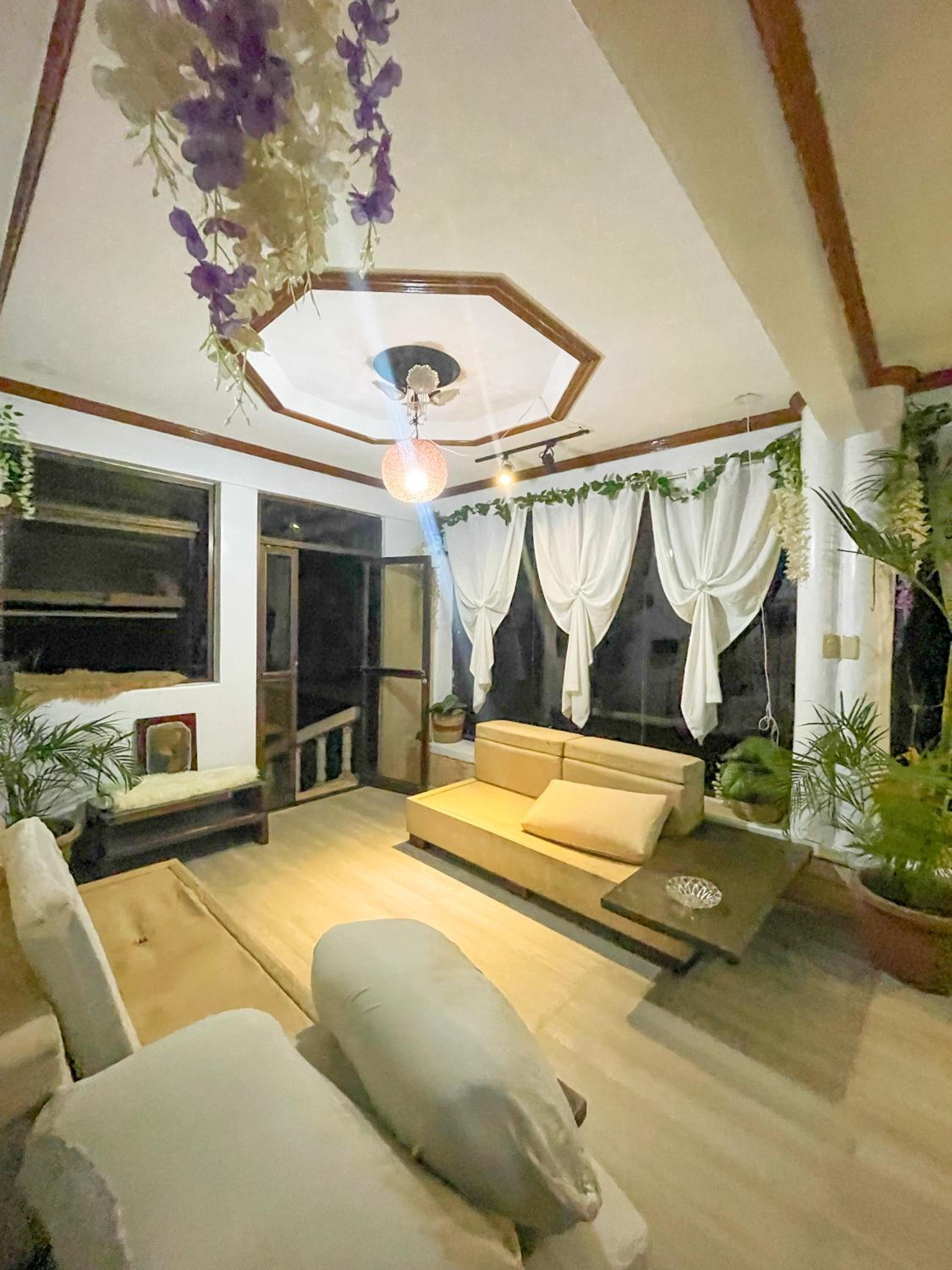 Overlooking House in Tagaytay with Swimming Pool