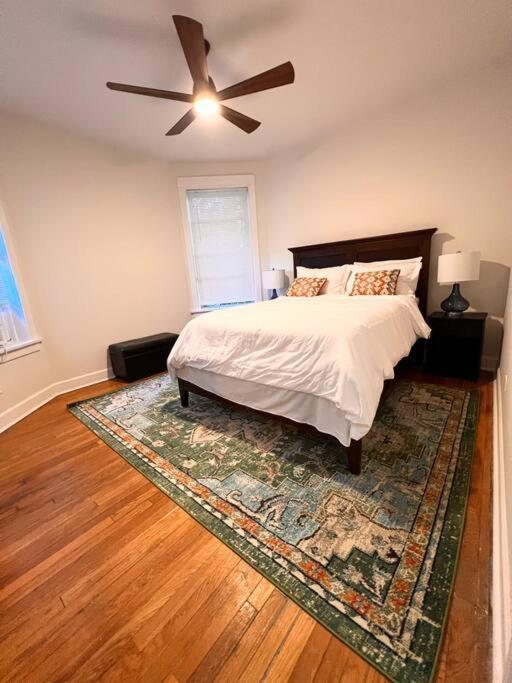 Modern Vintage 2BR Walkable To Dining & Lakefront view 4