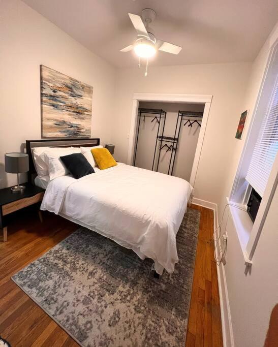 Modern Vintage 2BR Walkable To Dining & Lakefront view 5