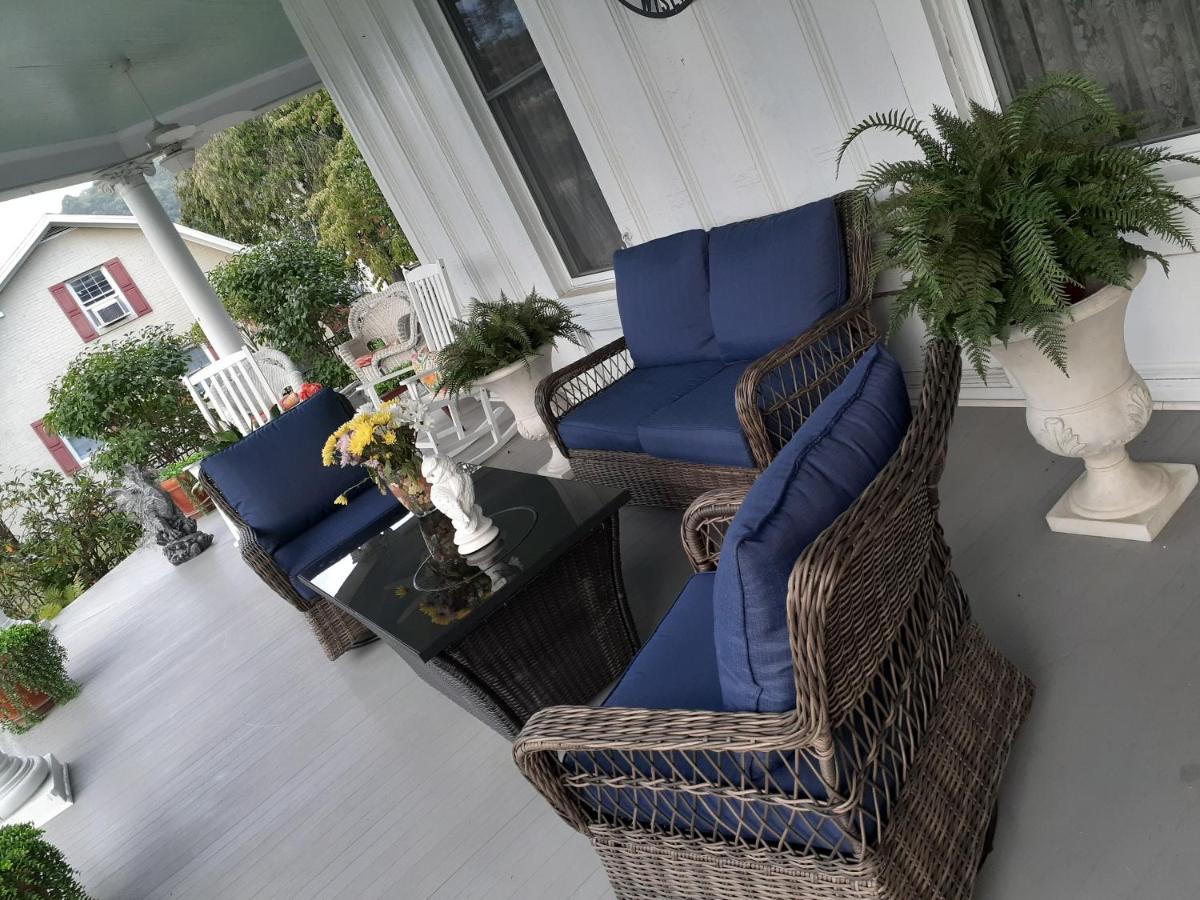 Cozy Turret Room at Nottingham Place in Wise with Plush Queen Bed, Private Detached Full Bath view 5