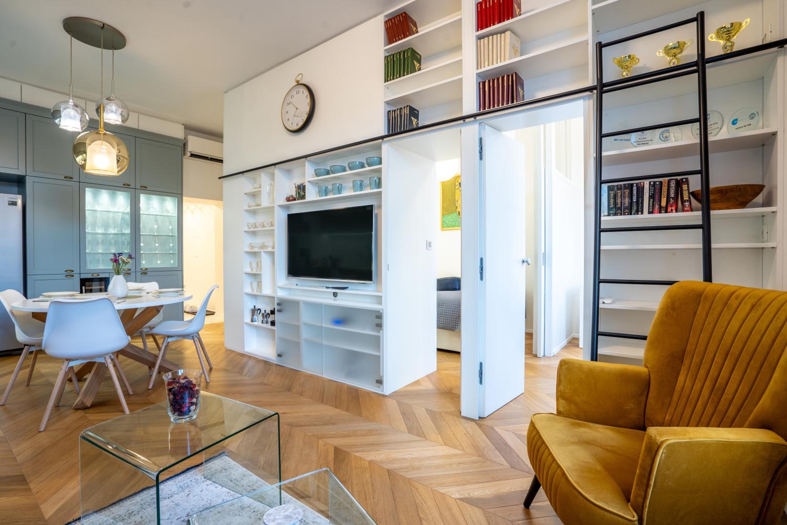 Downtown Luxury Retreat view 3
