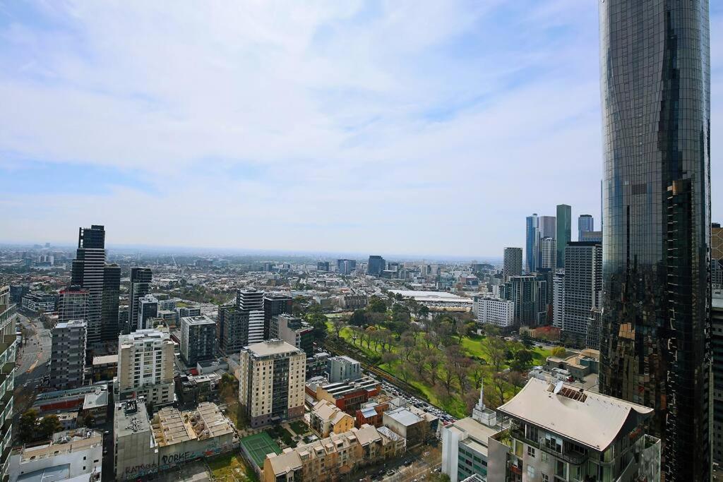 Brand New 2BR Apt at Mel CBD