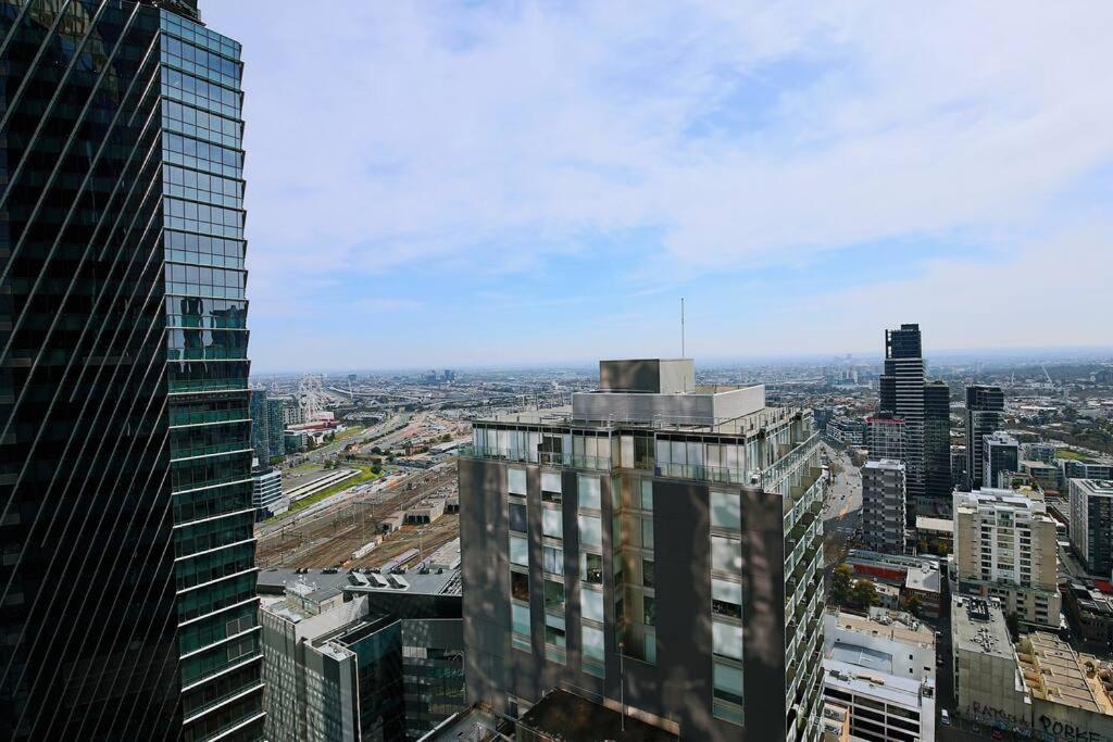 Brand New 2BR Apt at Mel CBD