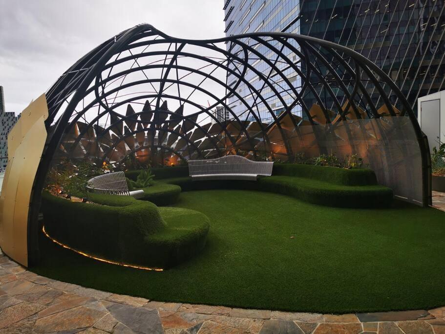 Brand New 2BR Apt at Mel CBD