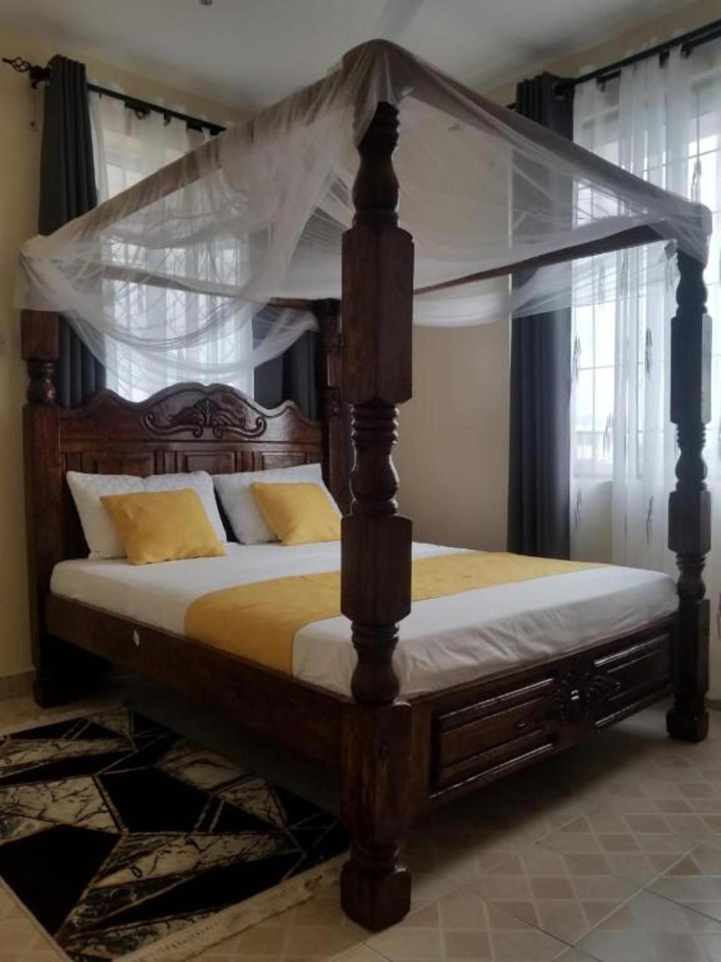 1-Bed - Sleeps 2 - w Free Parking view 3
