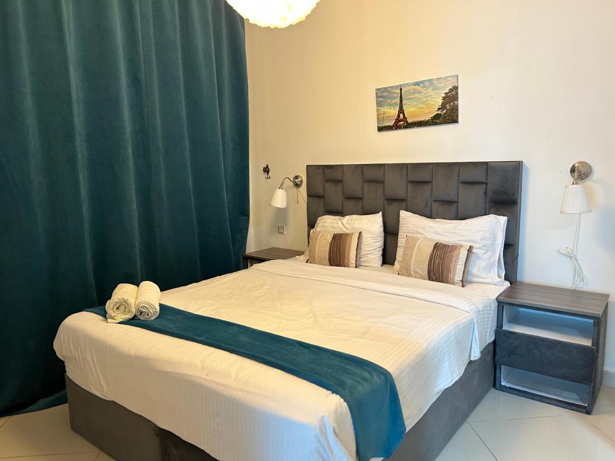 Golden Stay Vacation Homes continental tower marina
