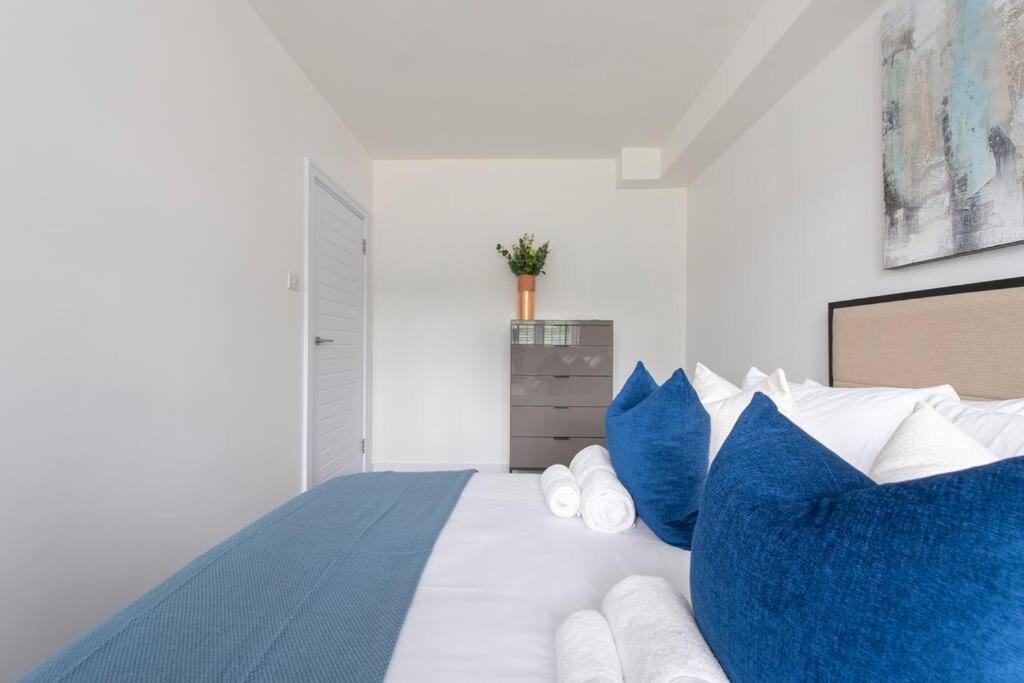 2 BR, Modern Urban Sanctuary 1CC - Cherrydeal
