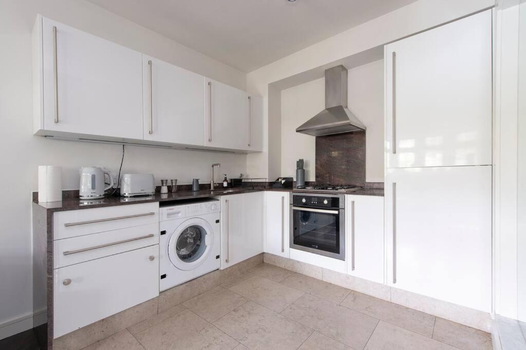 2 BR, Modern Urban Sanctuary 1CC - Cherrydeal