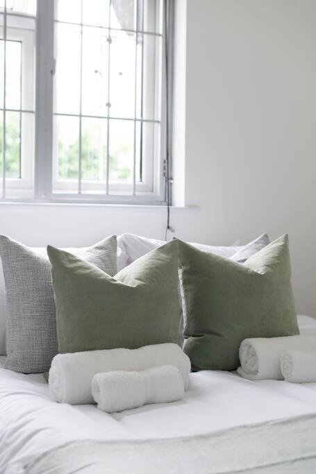 2 BR, Modern Urban Sanctuary 1CC - Cherrydeal