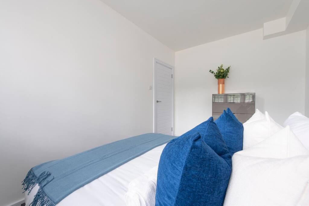 2 BR, Modern Urban Sanctuary 1CC - Cherrydeal