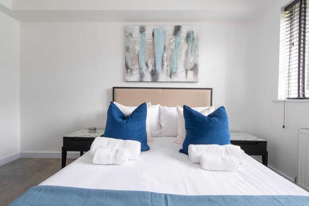 2 BR, Modern Urban Sanctuary 1CC - Cherrydeal