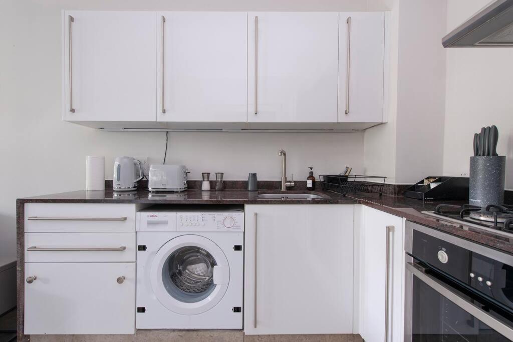 2 BR, Modern Urban Sanctuary 1CC - Cherrydeal