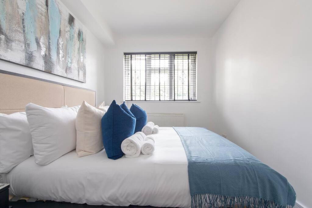 2 BR, Modern Urban Sanctuary 1CC - Cherrydeal