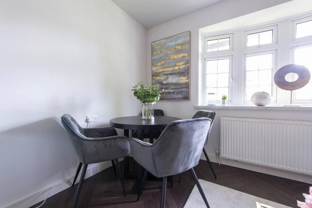 2 BR, Modern Urban Sanctuary 1CC - Cherrydeal