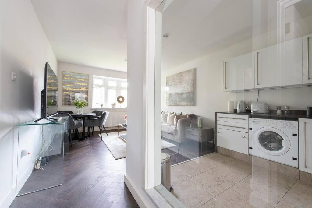 2 BR, Modern Urban Sanctuary 1CC - Cherrydeal