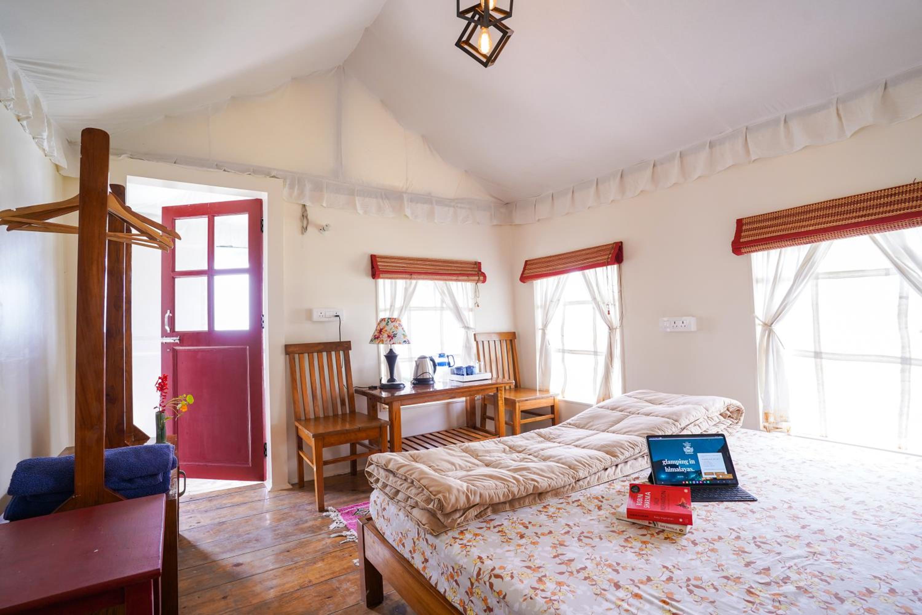 Moksham Himalayan Campsite Pangot