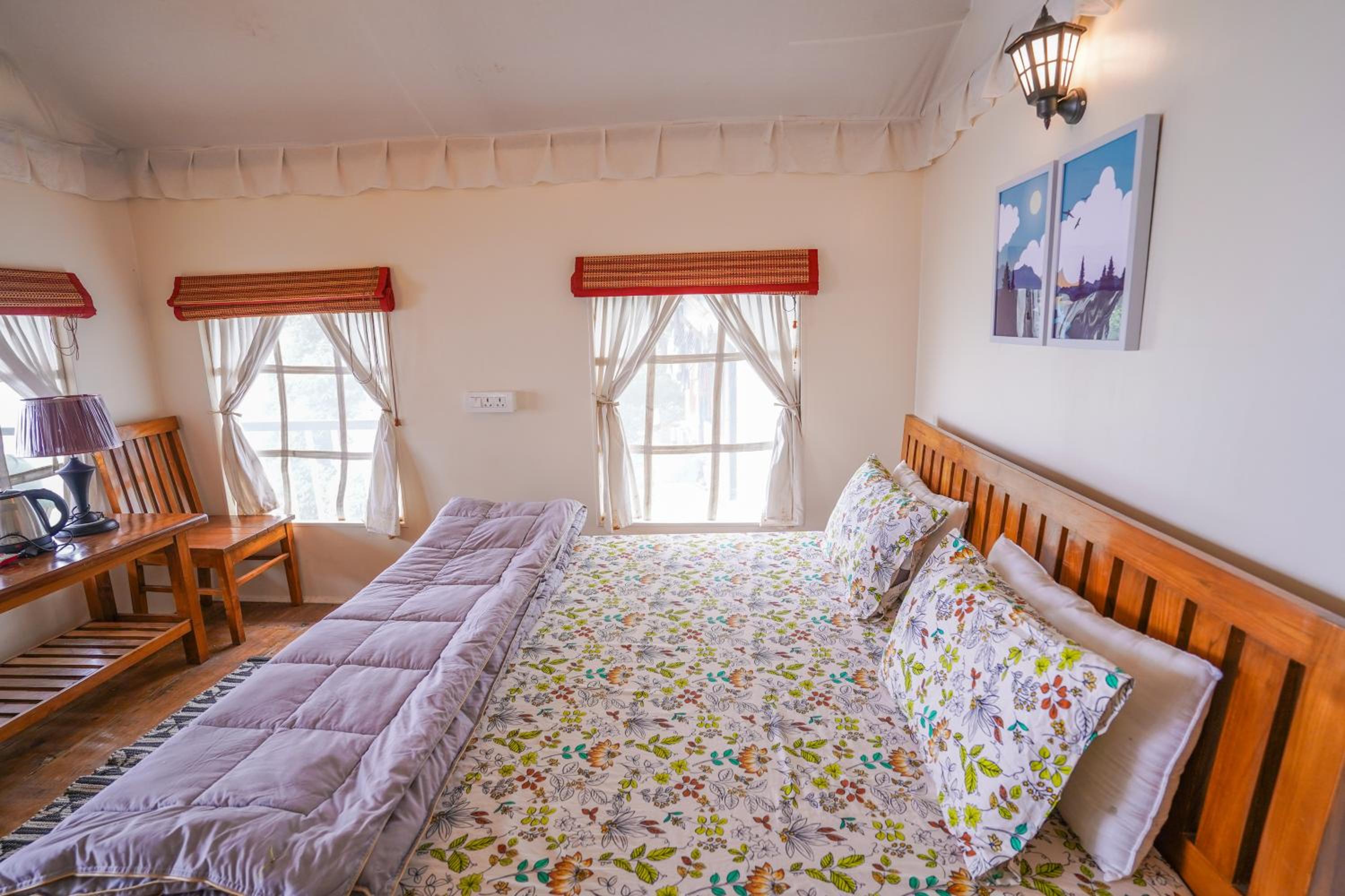 Moksham Himalayan Campsite Pangot