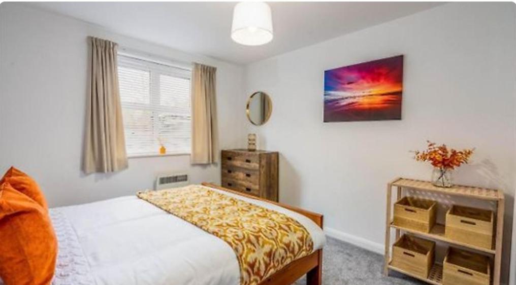 1 Merchants Gate - 2 bedroom, city apartment with private parking view 2