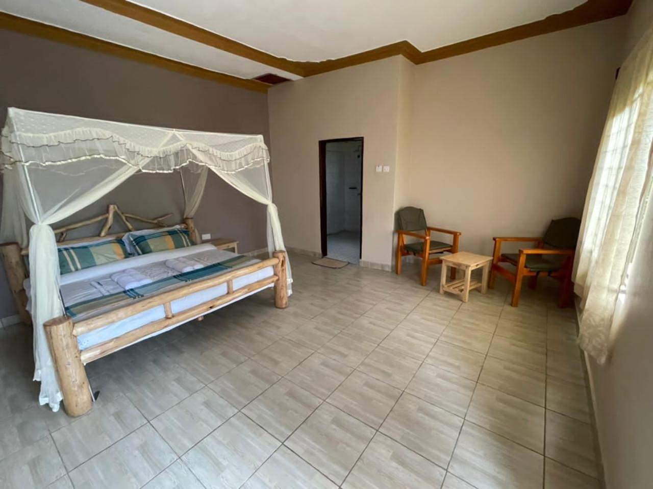 Gorilla Bluff Lodge Buhoma view 4