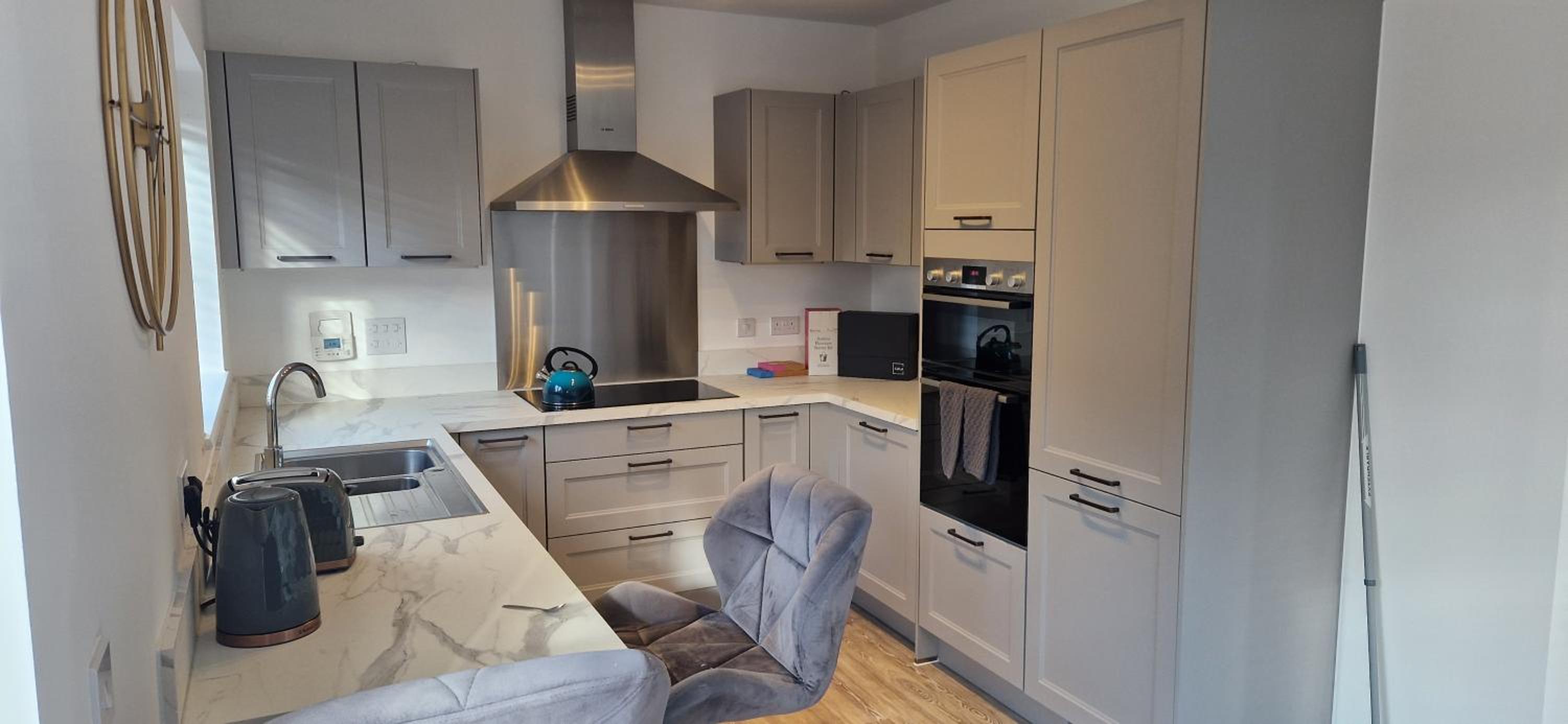Peterborough - House - Sleeps 8 - Parking - Garden view 3
