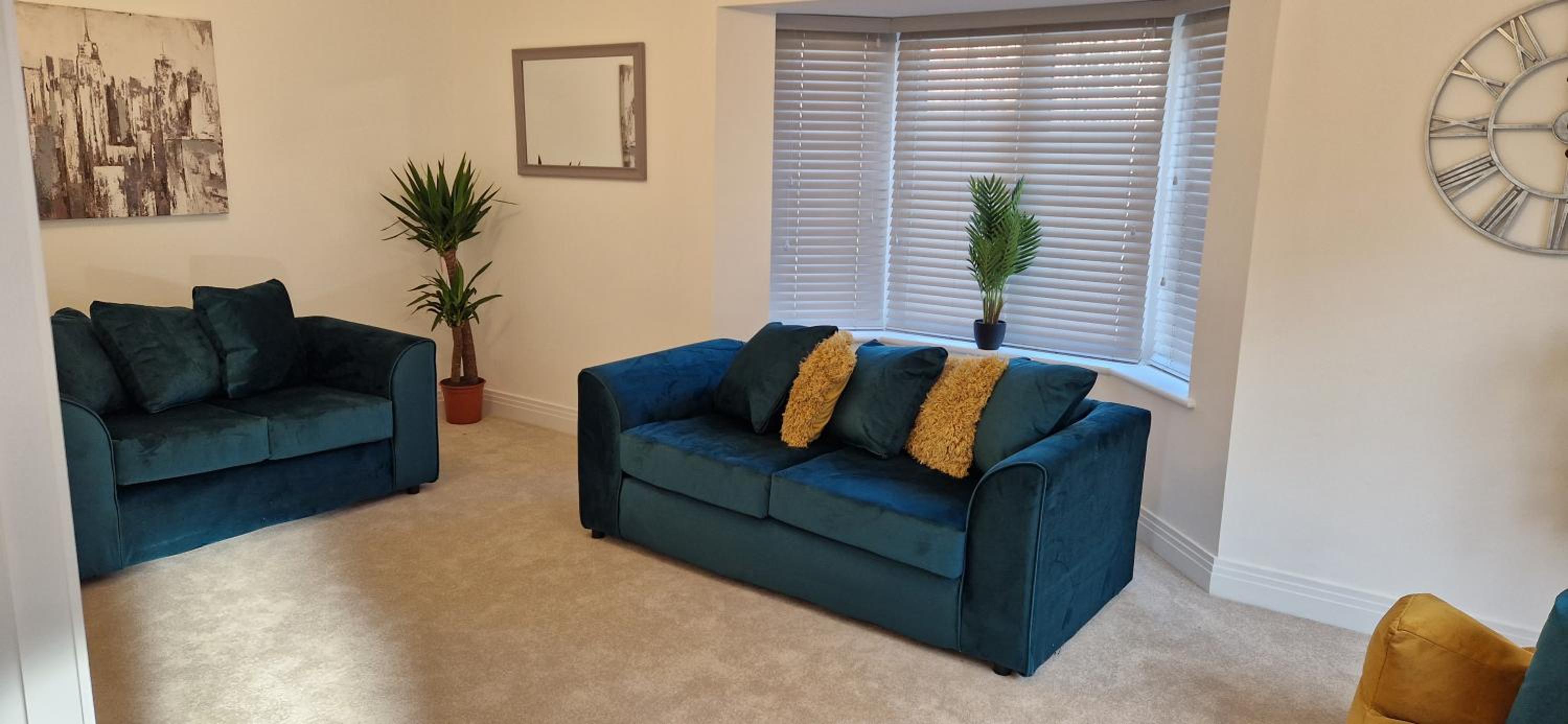 Peterborough - House - Sleeps 8 - Parking - Garden view 5