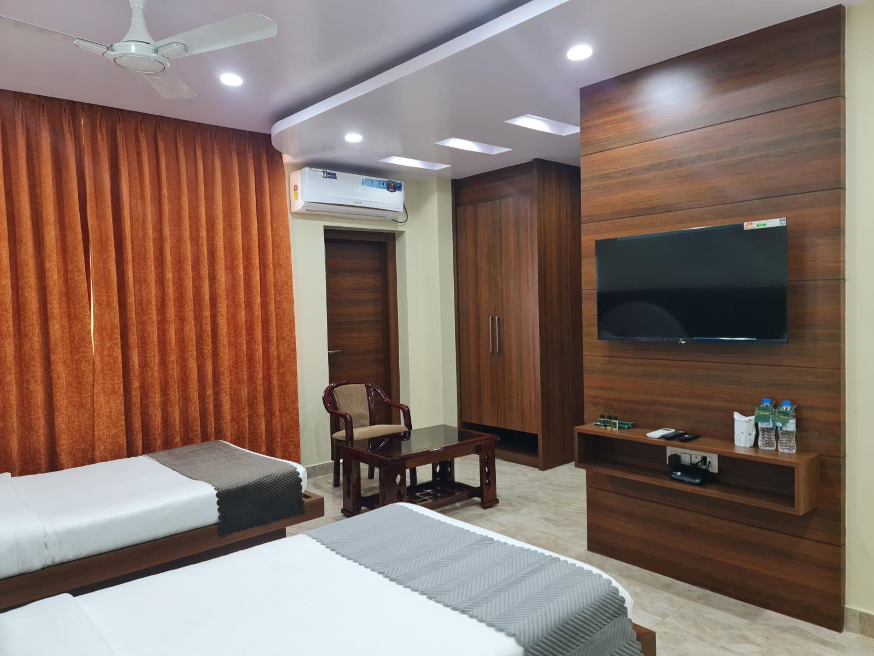Hotel Sabhekar