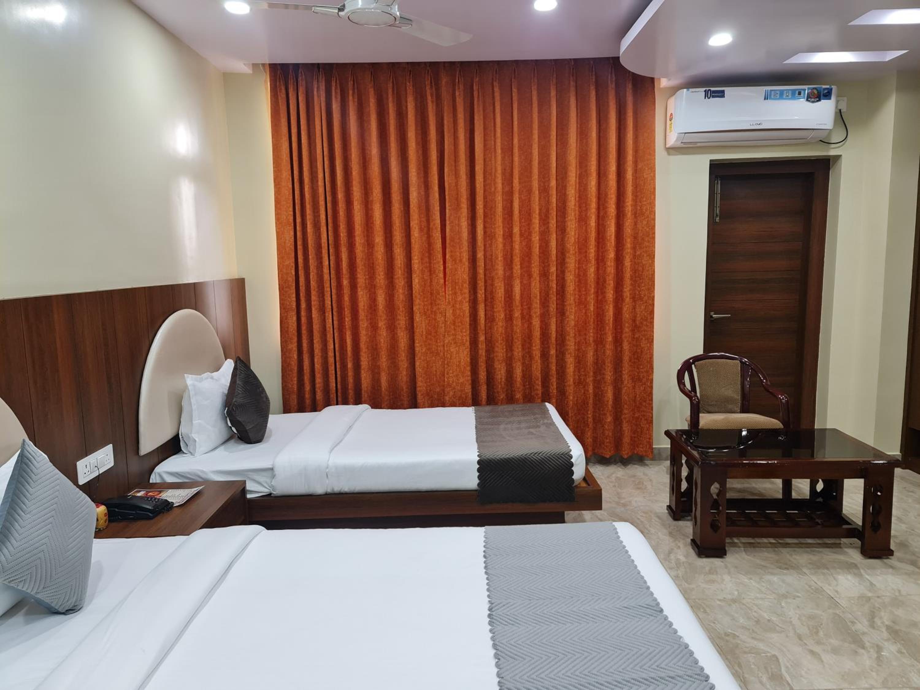 Hotel Sabhekar